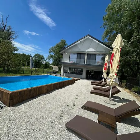 Dom wakacyjny Familyhouse And Houseboat Gapedi Sava