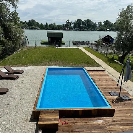 Dom wakacyjny Familyhouse And Houseboat Gapedi Sava *