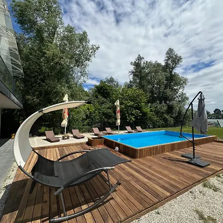 Familyhouse And Houseboat Gapedi Sava Dom wakacyjny *