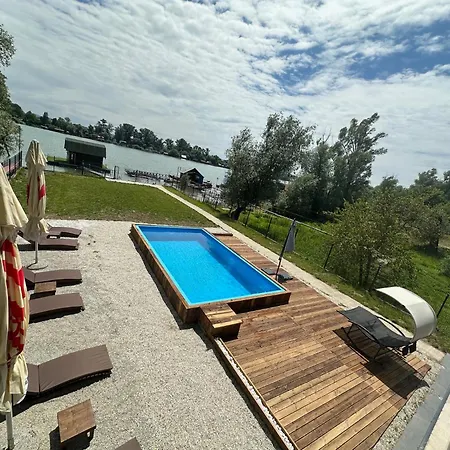Dom wakacyjny Familyhouse And Houseboat Gapedi Sava Belgrad
